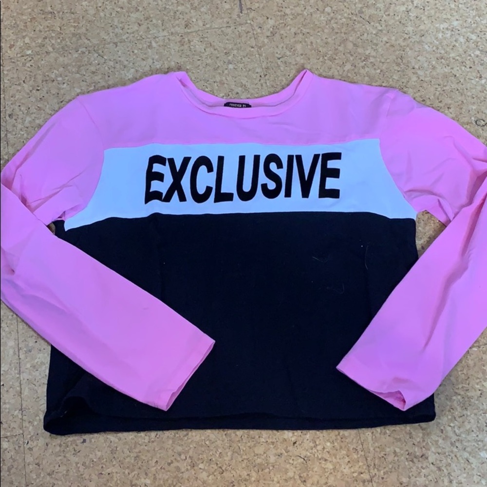 Long sleeve graphic top